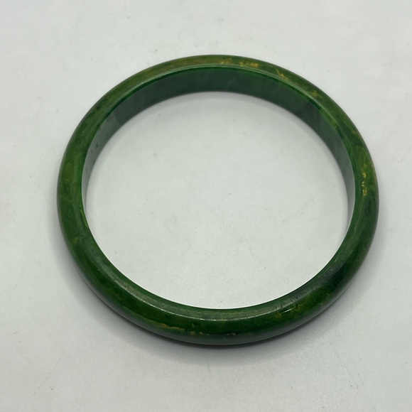 Vintage 1960’s Spinach Green marbled Bakelite Bangle Bracelet